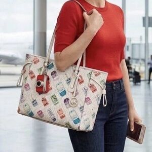 Michael Kors Voyager Large Tote Bag Optic White Travel Stamp Logo + Camera Charm